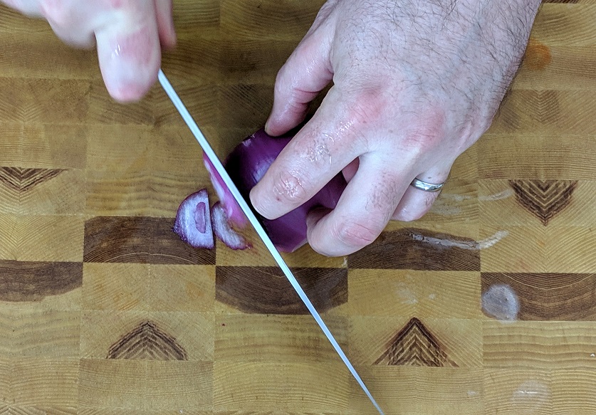 Slicing red onion 2